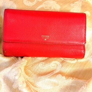 Fossil Issue No. 1954 Red and Tan Cow Hide Leather full size Wallet